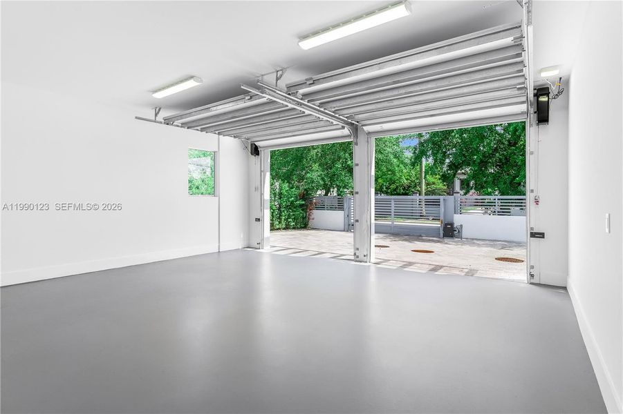 Spacious, unfurnished interior of a new home in , Doral (Image 30).