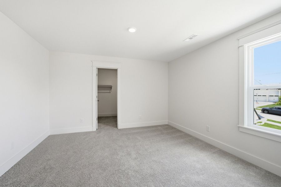 Spacious, unfurnished interior of a new home in Aden Woods, Fairview (Image 65).