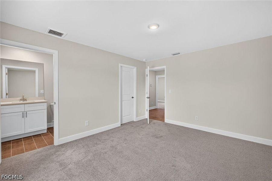 Spacious, unfurnished interior of a new home in Cape Coral, Cape Coral (Image 32). Spacious, unfurnished interior of a new home in Cape Coral, Cape Coral (Image 32).