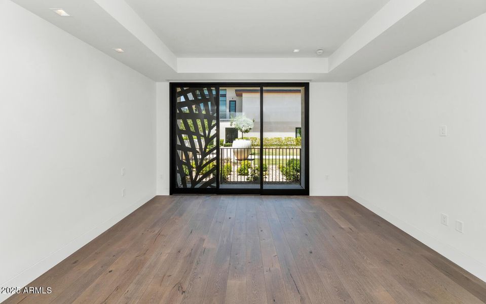 6587 N Palmeraie Blvd-large-028-046-6587