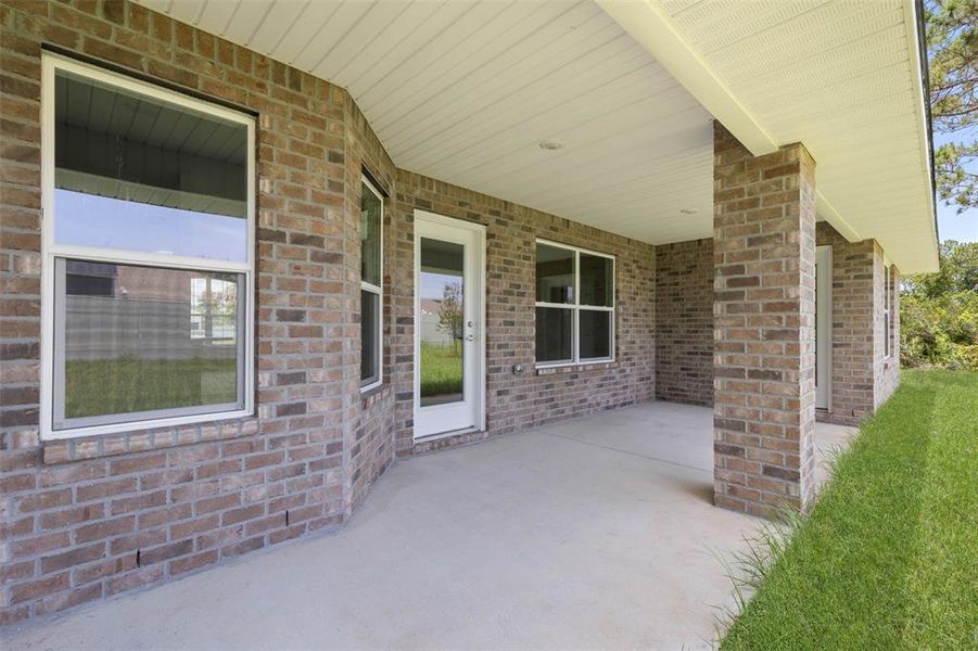 Exterior details and patio area of a home in , Palm Coast (Image 30).