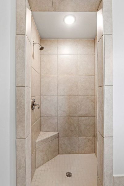 Representative interior finishes for a home built from the Shalem by Hakes Brothers in Hillside Park, El Paso (Image 18).