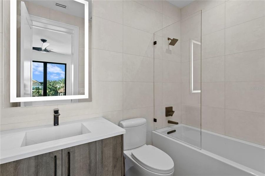 Furnished interior view inside a new home in Snell Isles, St. Petersburg (Image 50). Furnished interior view inside a new home in Snell Isles, St. Petersburg (Image 50).