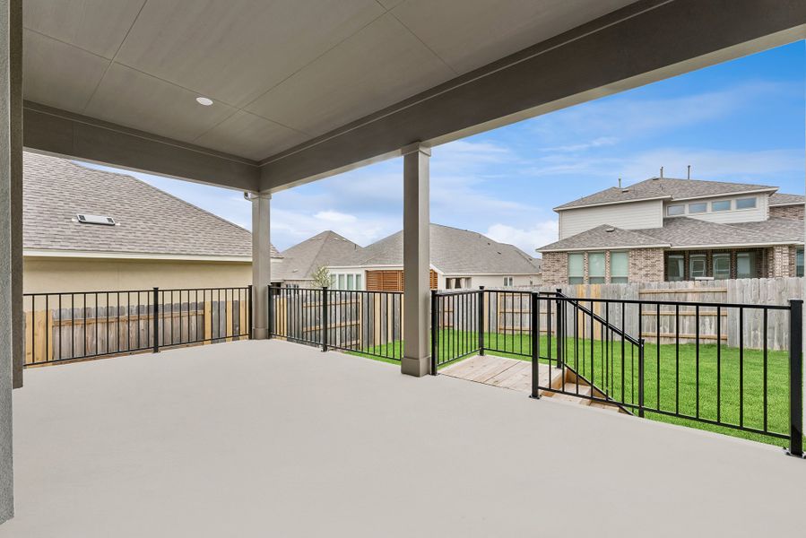 Exterior details and patio area of a home in La Cima, San Marcos (Image 3).