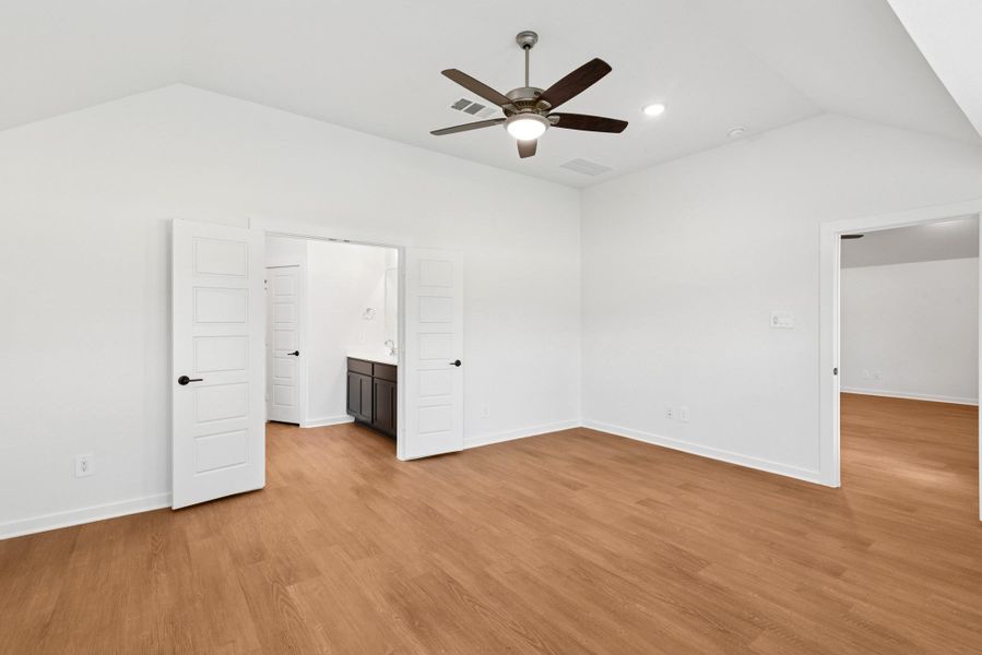 Spacious, unfurnished interior of a new home in Pinewood at Grand Texas, New Caney (Image 9).