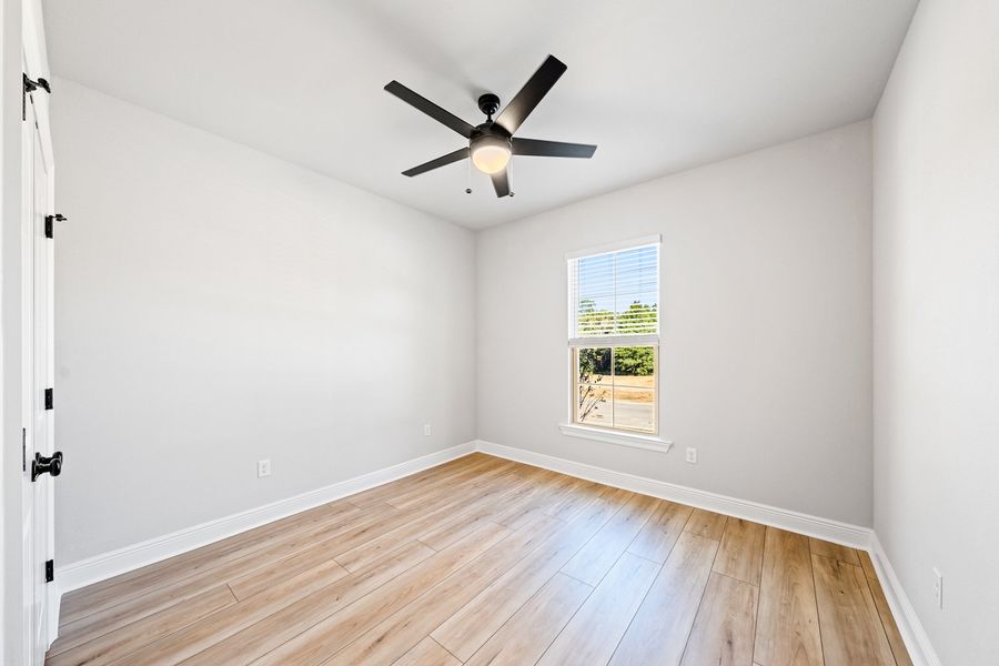 Spacious, unfurnished interior of a new home in Young Oaks, Crestview (Image 13).
