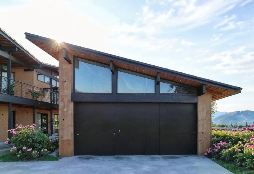 Gate with a mountain view and a balcony Gate with a mountain view and a balcony