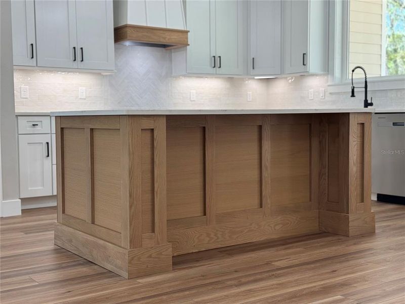 Close-up of interior finishes inside a home in , Chiefland (Image 36).