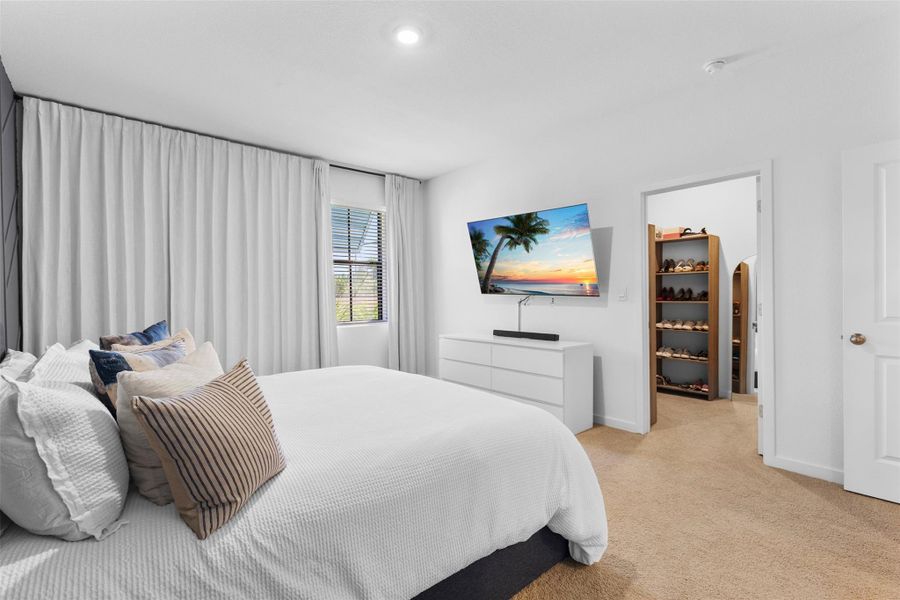 Furnished interior view inside a new home in , Pompano Beach (Image 4).