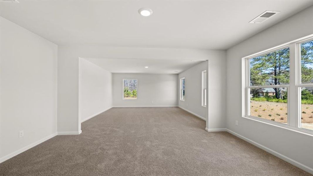 Spacious, unfurnished interior of a new home in Thompson Ridge, Dallas (Image 23).