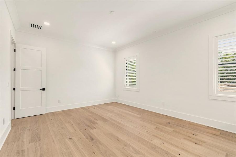 Spacious, unfurnished interior of a new home in , Tampa (Image 82).