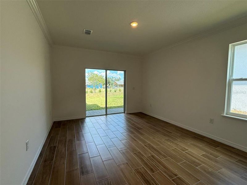 Spacious, unfurnished interior of a new home in , Mascotte (Image 47).