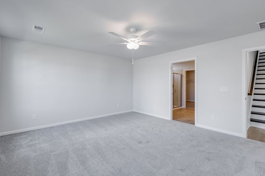 Spacious, unfurnished interior of a new home in Bluefield, Lexington (Image 25).