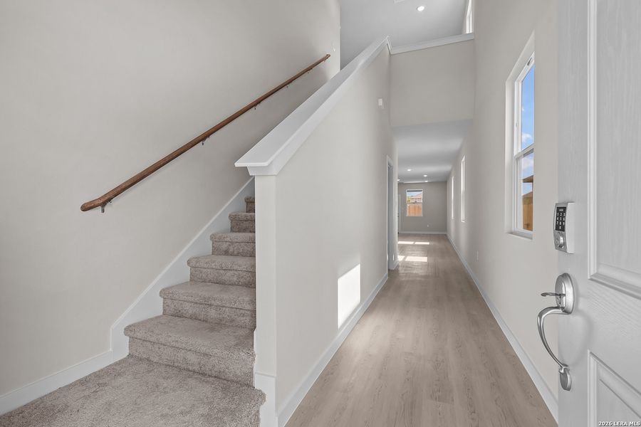 Spacious, unfurnished interior of a new home in Spring Creek, San Antonio (Image 31).