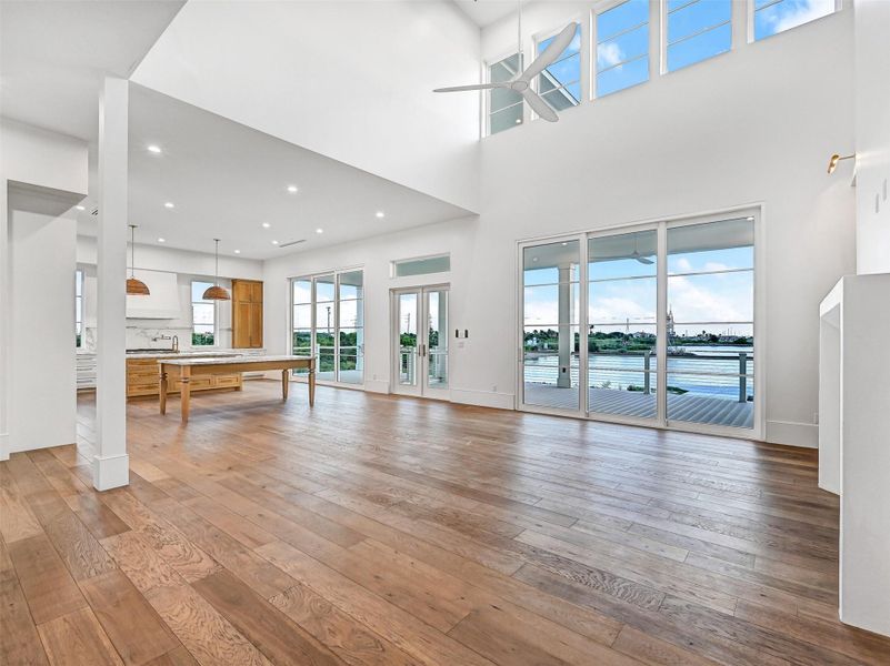 Spacious, unfurnished interior of a new home in , Galveston (Image 28).