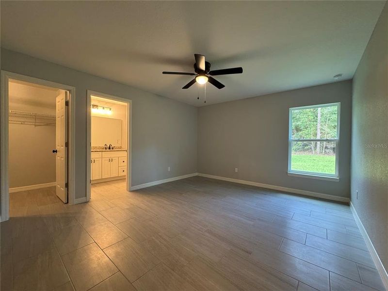 Spacious, unfurnished interior of a new home in , Ocala (Image 13).