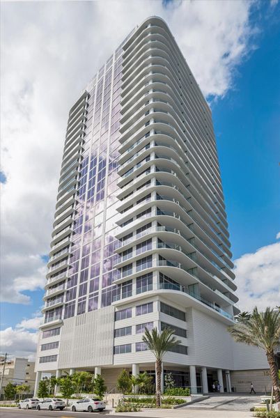 Condo located in Fort Lauderdale, FL showcasing its design and architecture (Image 5).