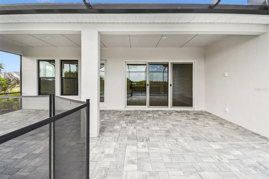 Exterior details and patio area of a home in Palmera Wellen Park - Classic Series, Venice (Image 3).