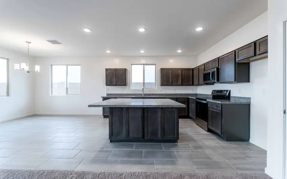 Furnished interior view inside a new home in Rancho Mirage, Maricopa (Image 4).