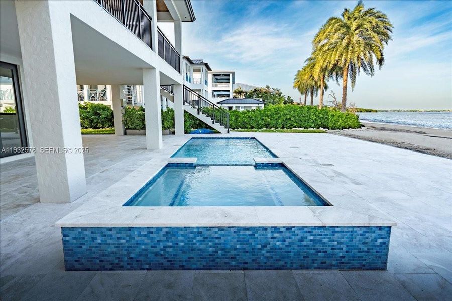 Exterior details and patio area of a home in , Marathon (Image 41).