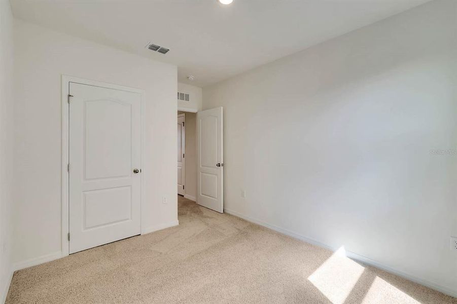 Spacious, unfurnished interior of a new home in Timberwalk, Mount Dora (Image 12).