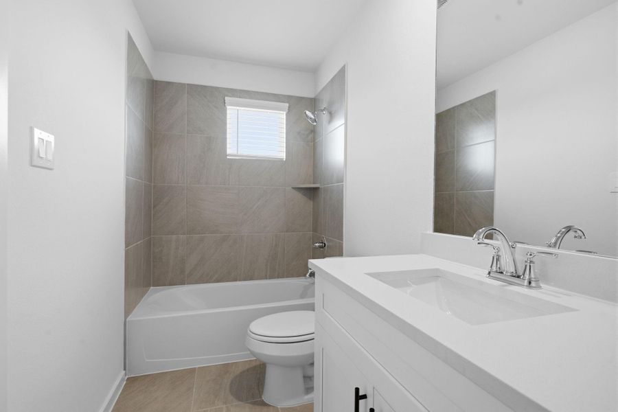 Furnished interior view inside a new home in , Rosharon (Image 17).