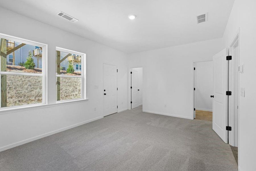 Spacious, unfurnished interior of a new home in Auburn Glen, Dacula (Image 25).