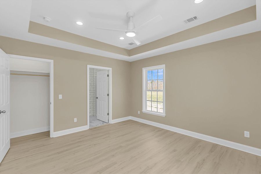 Spacious, unfurnished interior of a new home in , Round O (Image 39).