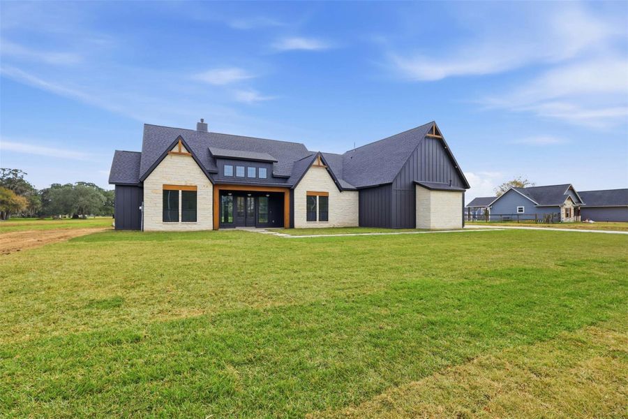 Photos are of prior LOTUS plan homesite built by Aurcova. Photos are of prior LOTUS plan homesite built by Aurcova.