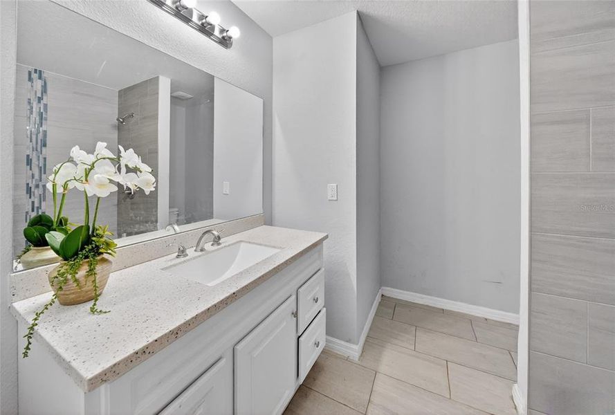Furnished interior view inside a new home in , Dunnellon (Image 7).