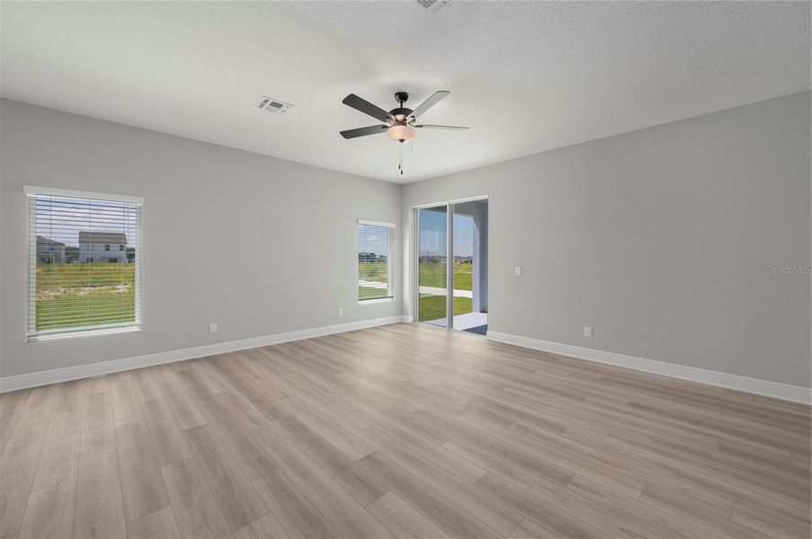 Spacious, unfurnished interior of a new home in Gum Lake Preserve, Lake Alfred (Image 12).