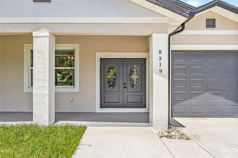 Exterior details and patio area of a home in , Tampa (Image 27).