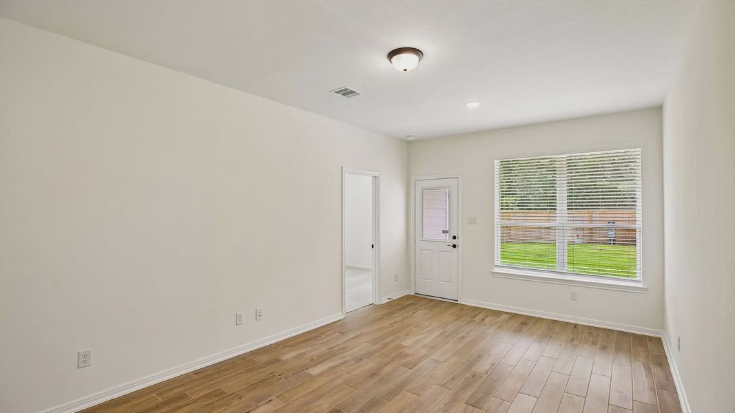 Spacious, unfurnished interior of a new home in Woodforest, Montgomery (Image 26).