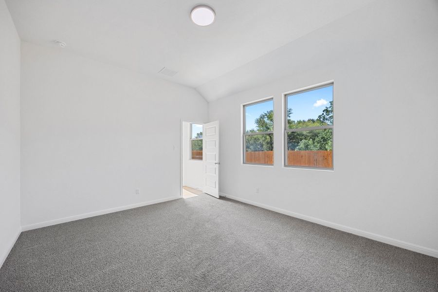 Spacious, unfurnished interior of a new home in Trinity Ranch, Elgin (Image 22).