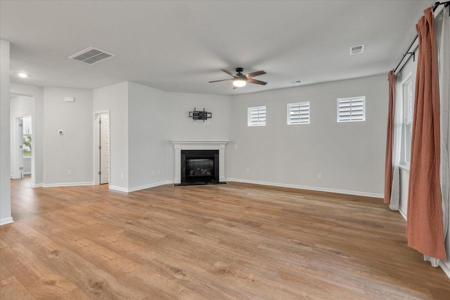 Spacious, unfurnished interior of a new home in Sweetgrass at Summers Corner, Summerville (Image 42).
