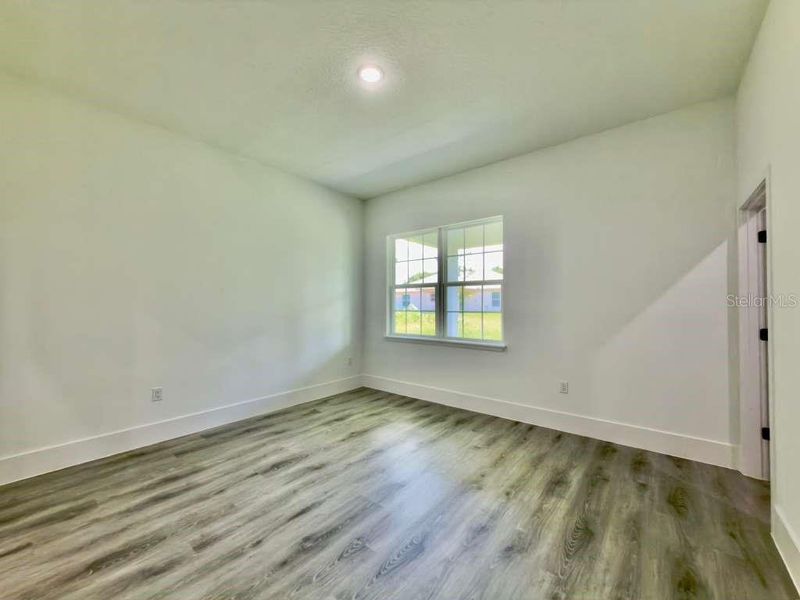 Spacious, unfurnished interior of a new home in , Ocala (Image 21).