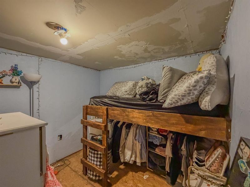 Furnished interior view inside a new home in , Weatherford (Image 12).