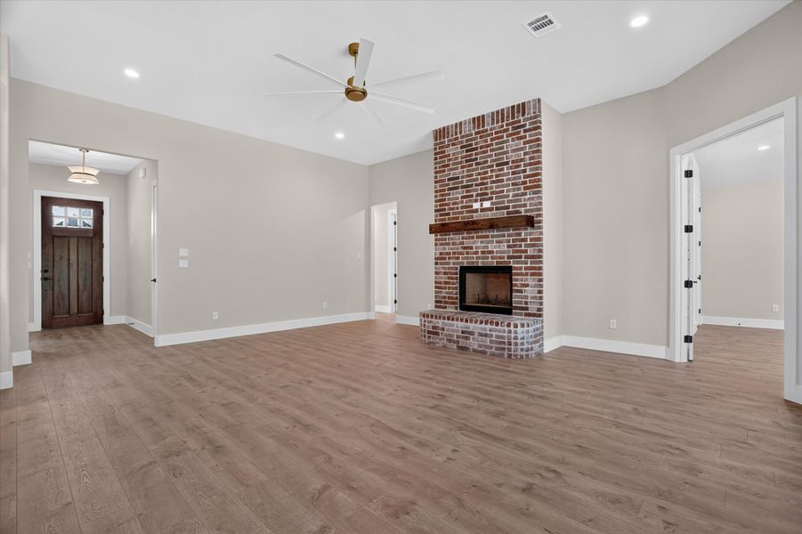 Spacious, unfurnished interior of a new home in Cartwright Ranch, Weatherford (Image 25). Spacious, unfurnished interior of a new home in Cartwright Ranch, Weatherford (Image 25).