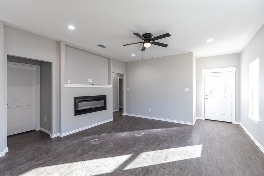 Spacious, unfurnished interior of a new home in , Abilene (Image 16).