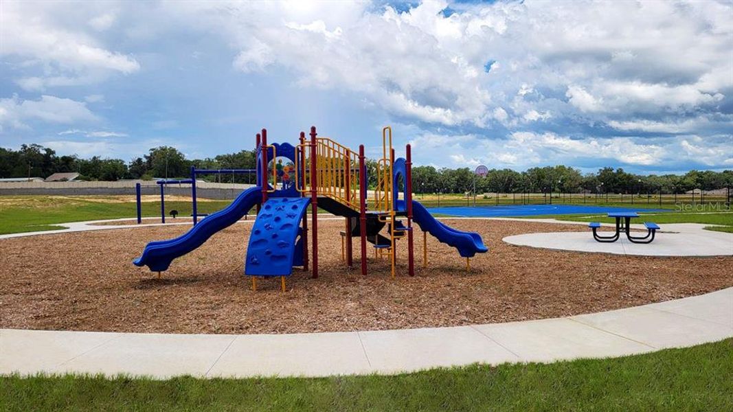Community amenities in Sunset Hills, Summerfield (Image 20).
