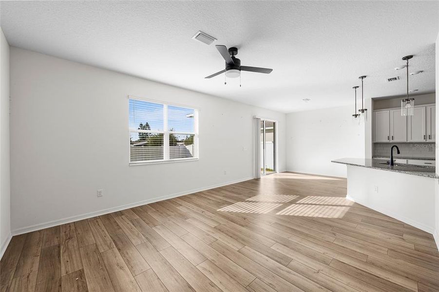 Spacious, unfurnished interior of a new home in Heron Bay, Palmetto (Image 20). Spacious, unfurnished interior of a new home in Heron Bay, Palmetto (Image 20).