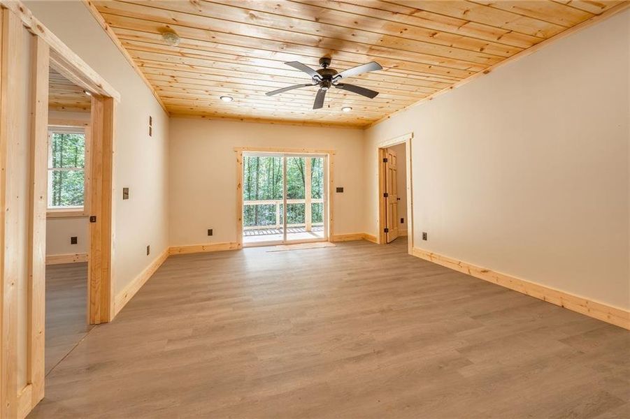 Spacious, unfurnished interior of a new home in , Ellijay (Image 17).