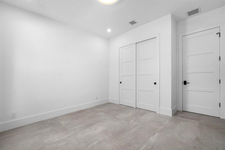 Spacious, unfurnished interior of a new home in , Pompano Beach (Image 26).