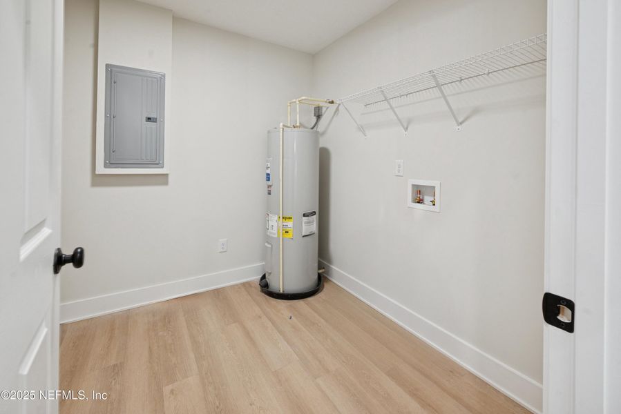 Spacious, unfurnished interior of a new home in , Florahome (Image 36).