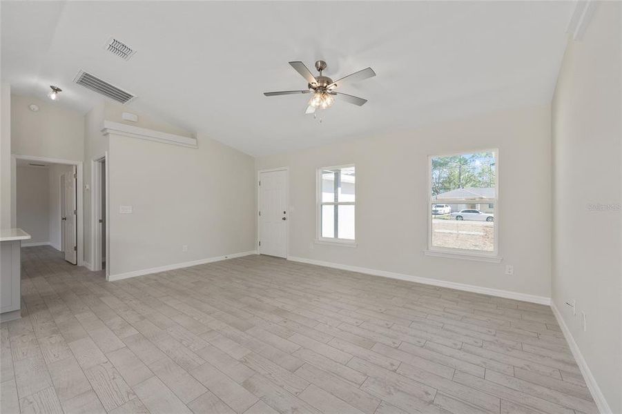 Spacious, unfurnished interior of a new home in , Ocala (Image 18).
