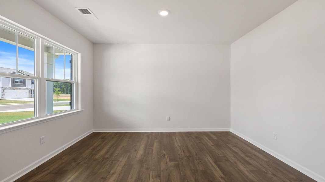 Spacious, unfurnished interior of a new home in Durbin Meadows Traditions, Fountain Inn (Image 12).