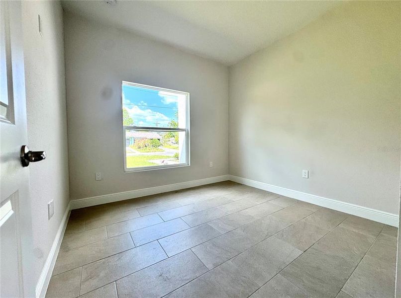 Spacious, unfurnished interior of a new home in , Orlando (Image 7).