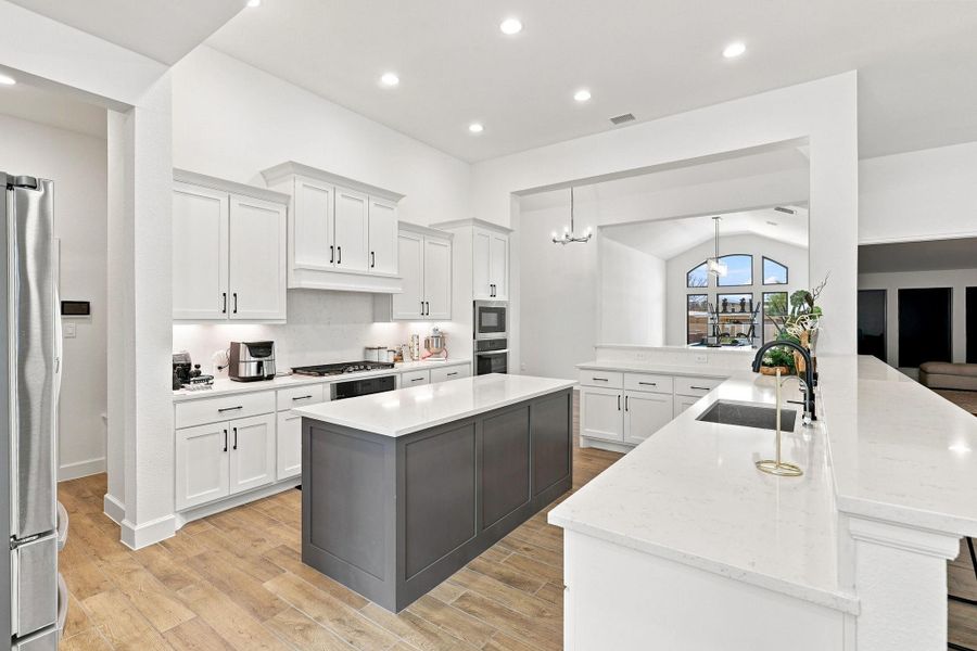 Furnished interior view inside a new home in Valencia, Manvel (Image 16).