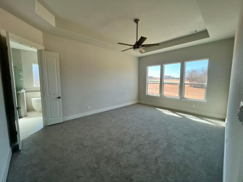 Spacious, unfurnished interior of a new home in Eagle Ridge Estates, Weatherford (Image 11).