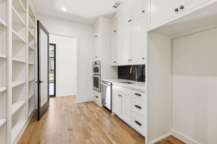 Furnished interior view inside a new home in , Weatherford (Image 4).